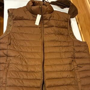 Amazon Essentials Men's Tan Quilted Vest